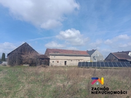 Dom z zabudowaniami gospodarczymi- Grabice